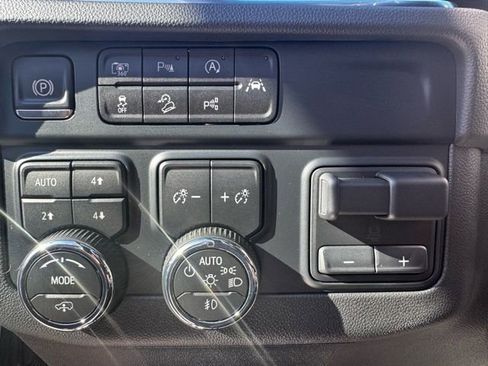 Used 2025 Chevrolet Suburban RST w/ RST Capability Package image 23