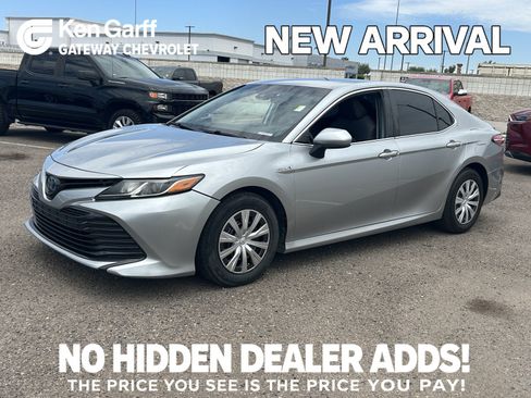 Used 2020 Toyota Camry LE FWD image 1