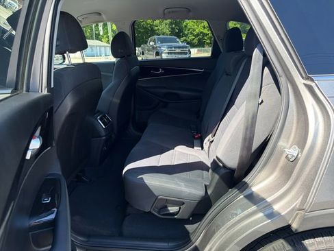 Used 2018 Kia Sorento L FWD image 11