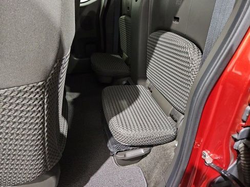 Used 2017 Nissan Frontier SV image 11