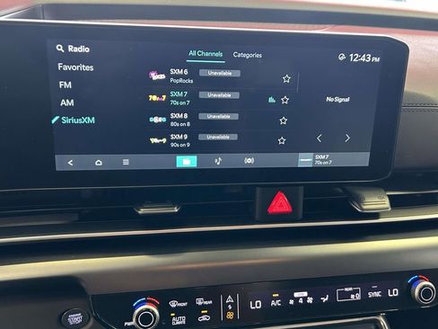 Used 2025 Kia Carnival FWD image 24