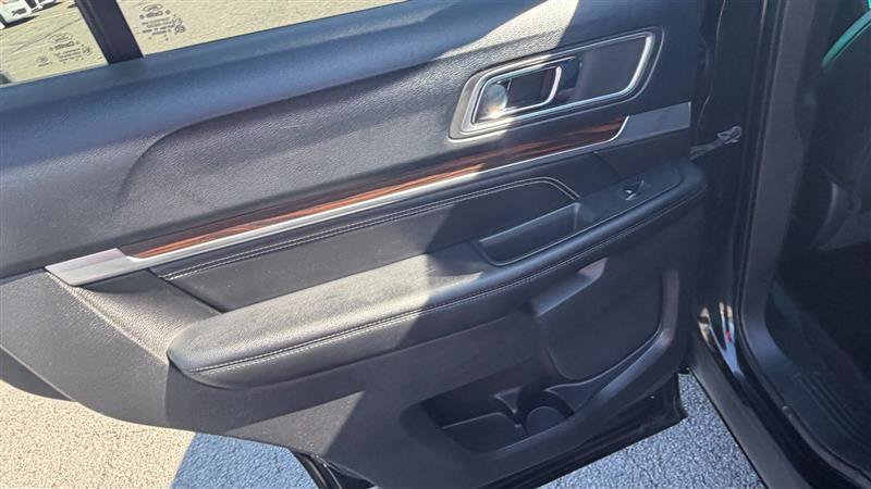 Used 2016 Ford Explorer Limited w/ Equipment Group 301A FWD image 16