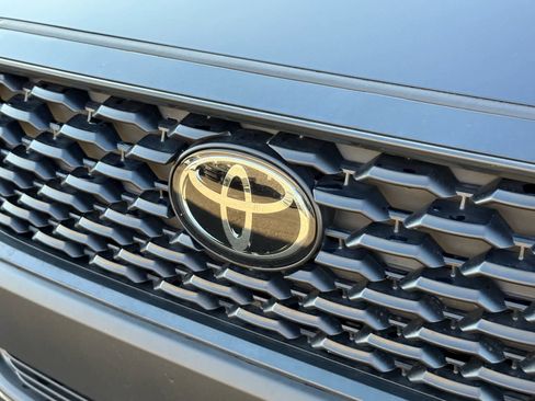 Used 2024 Toyota Corolla Cross LE image 7