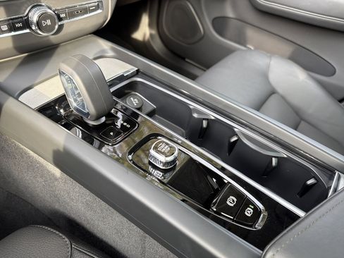 Certified 2025 Volvo XC60 B5 Plus image 24