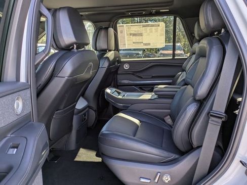 New 2025 Lincoln Navigator Reserve w/ Jet Appearance Package image 13