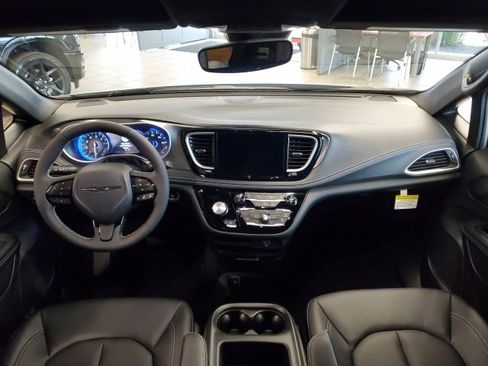 New 2026 Chrysler Pacifica Select image 10
