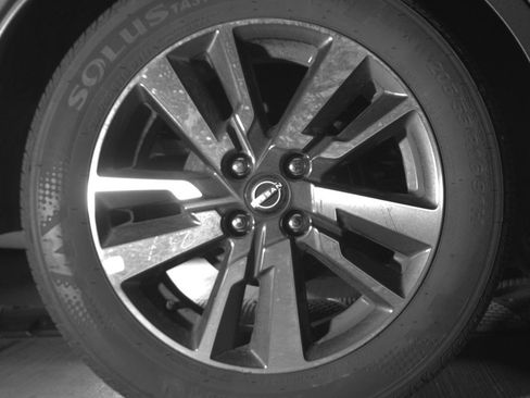 Used 2025 Nissan Versa SV image 15