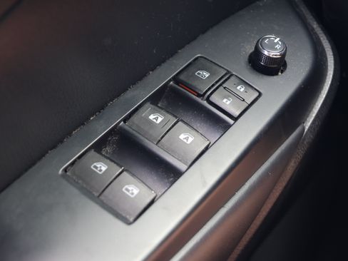 Used 2019 Toyota Highlander XLE FWD image 10