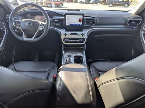 Used 2022 Ford Explorer XLT w/ Equipment Group 202A image 26