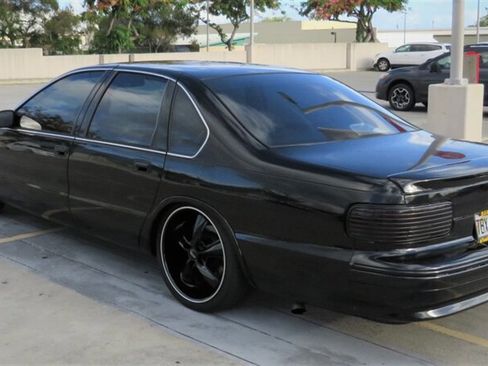 Used 1995 Chevrolet Impala SS RWD image 3
