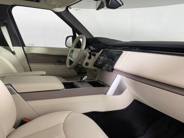 Used 2025 Land Rover Range Rover Long Wheelbase Autobiography AWD/4WD image 33