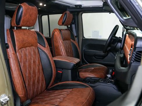 Used 2025 Jeep Wrangler Unlimited Sport AWD/4WD image 27