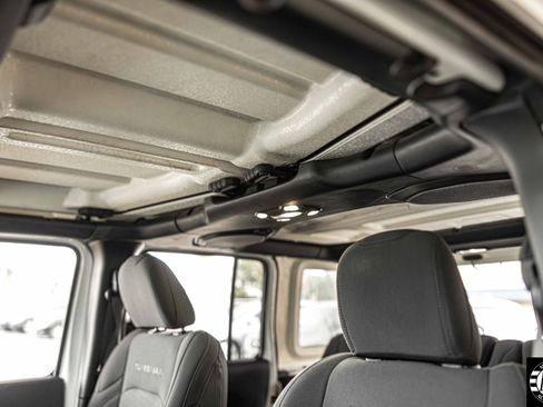 Used 2019 Jeep Wrangler Unlimited Sahara w/ Safety Group image 17