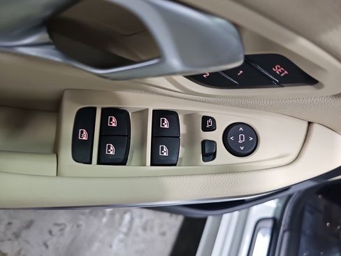 Used 2021 BMW 330i Sedan w/ Premium Package image 28