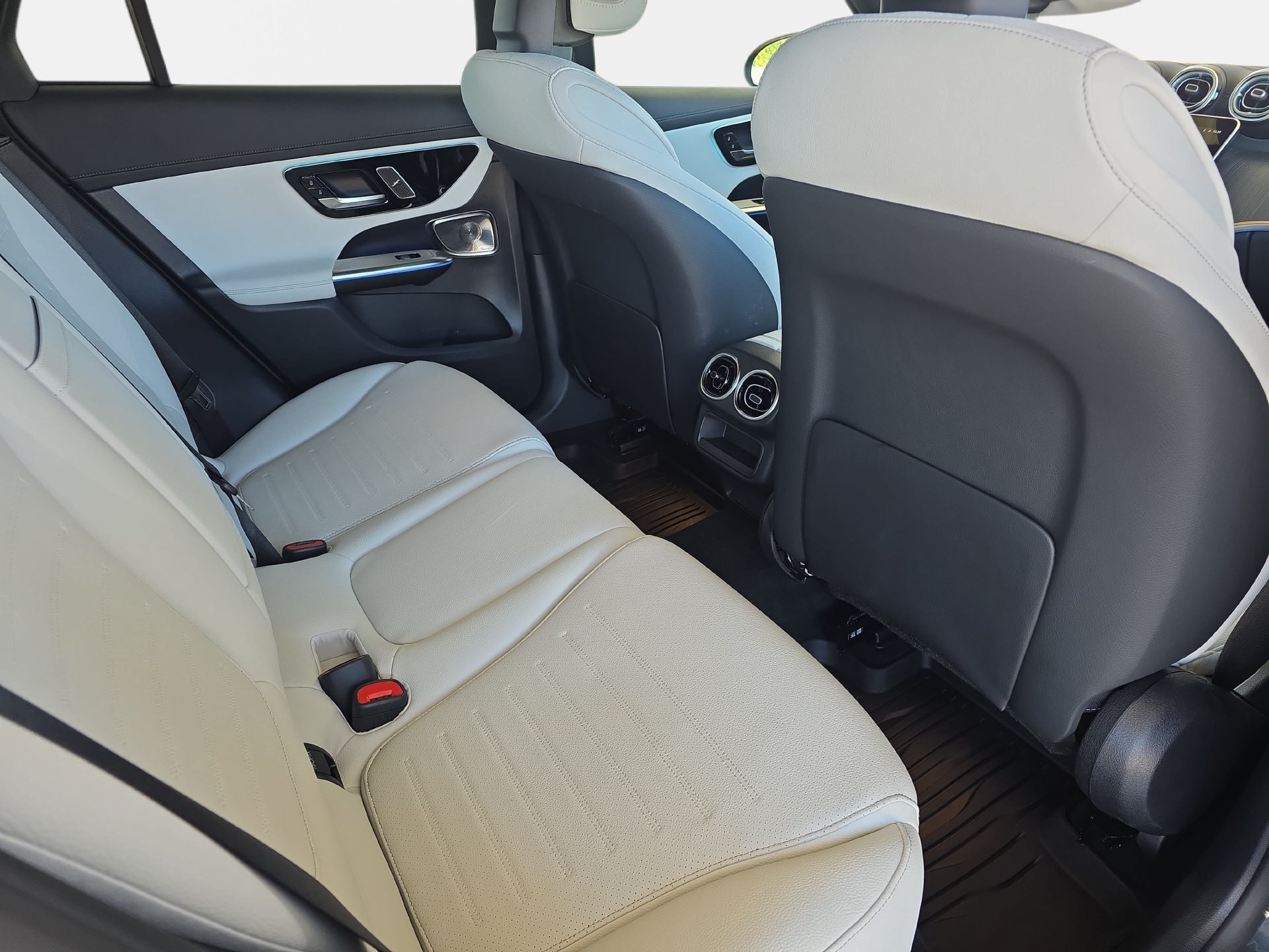 Certified 2026 Mercedes-Benz GLC 300 4MATIC image 11
