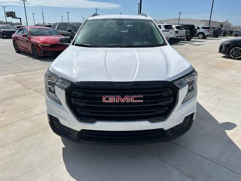 Used 2022 GMC Terrain SLE w/ Driver Convenience Package FWD image 17