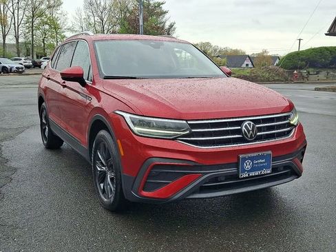 Certified 2024 Volkswagen Tiguan SE w/ Panoramic Sunroof Package AWD/4WD image 2