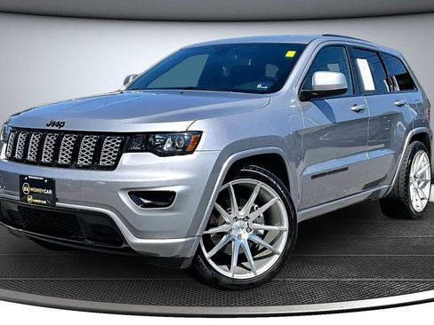 Used 2021 Jeep Grand Cherokee Laredo X AWD/4WD image 3