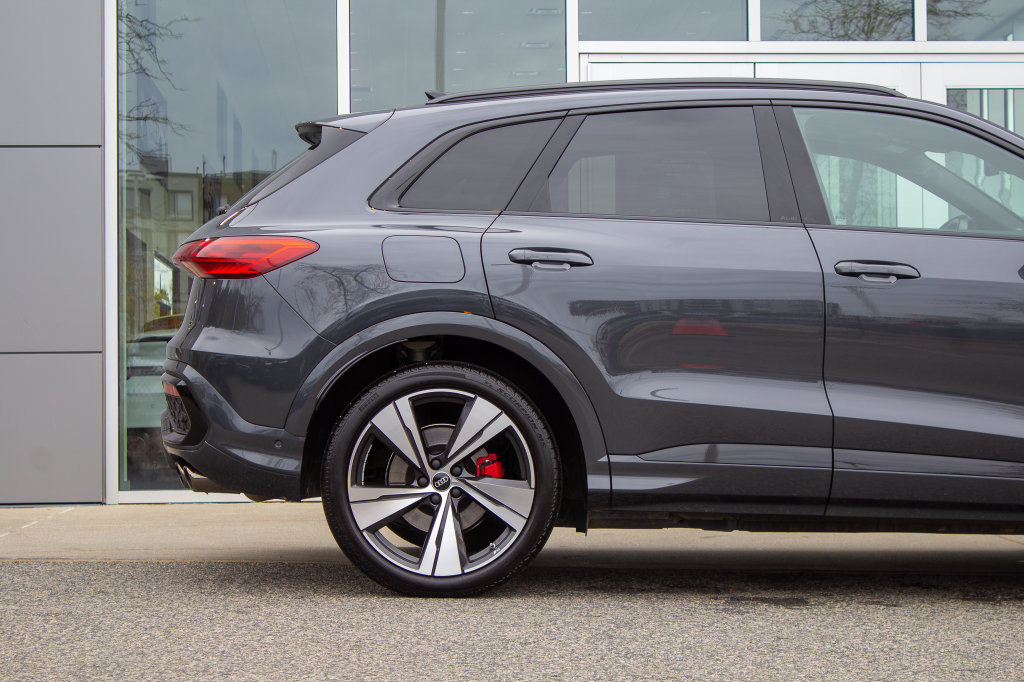 Used 2025 Audi SQ5 Premium Plus w/ Premium Plus Package AWD/4WD image 6