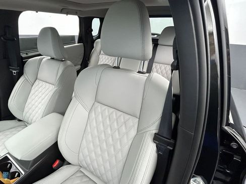 New 2025 Mitsubishi Outlander SEL image 17