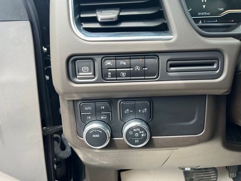 Used 2023 GMC Yukon XL SLT w/ SLT Luxury Package AWD/4WD image 14
