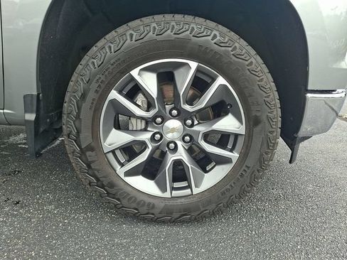 Used 2023 Chevrolet Silverado 1500 LT AWD/4WD image 8