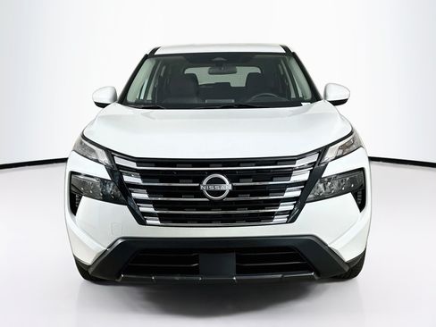 Used 2024 Nissan Rogue SV FWD image 2