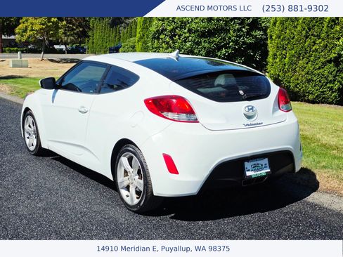 Used 2012 Hyundai Veloster FWD image 3