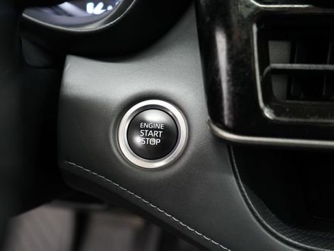 Used 2024 Toyota Highlander XLE AWD/4WD image 21