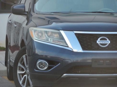 Used 2014 Nissan Pathfinder SL w/ SL Tech Package FWD image 8