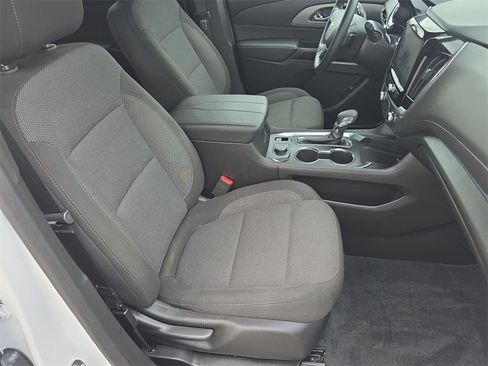Used 2023 Chevrolet Traverse LT image 29