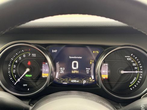Used 2023 Jeep Wrangler Unlimited w/ Sun & Screen Package AWD/4WD image 17