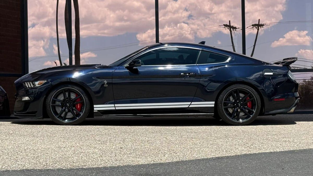 Used 2021 Ford Mustang Shelby GT500 w/ Technology Package RWD image 5