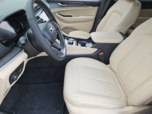 New 2025 Jeep Grand Cherokee L Limited image 14