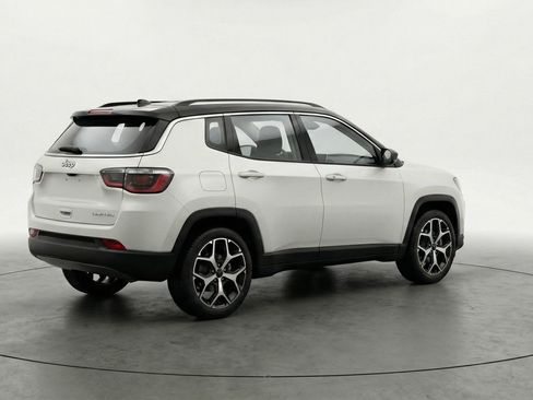 Used 2025 Jeep Compass Limited image 9