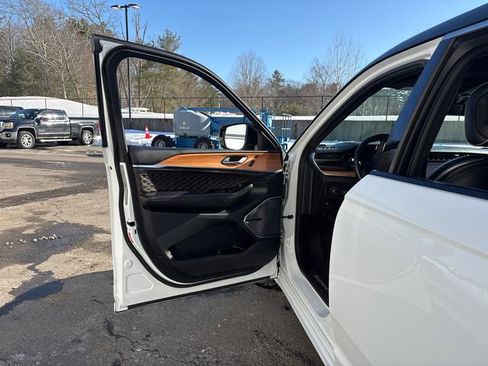 Used 2023 Jeep Grand Cherokee L Summit image 23