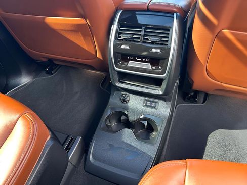Used 2023 BMW X7 M60i w/ Executive Package image 33