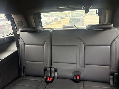 Used 2021 Chevrolet Tahoe Z71 w/ Luxury Package AWD/4WD image 15