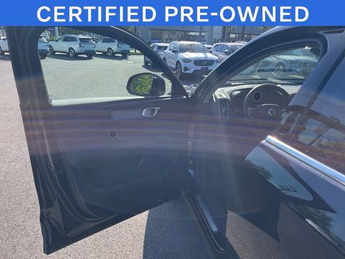 Certified 2025 Volvo XC40 B5 Plus AWD/4WD image 10