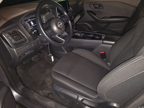 Used 2023 Nissan Rogue S AWD/4WD image 21