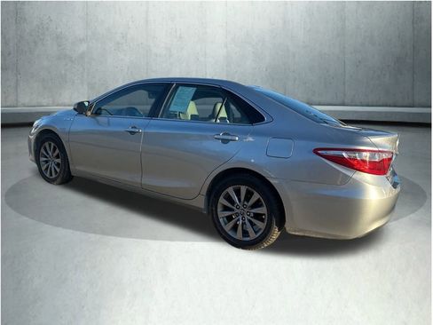 Used 2017 Toyota Camry XLE image 6