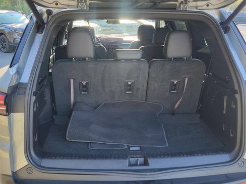 Used 2025 Buick Enclave Preferred image 4