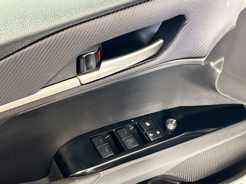 Used 2025 Toyota Camry SE w/ Convenience Package FWD image 16