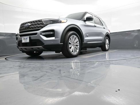 Used 2022 Ford Explorer King Ranch w/ Premium Technology Package AWD/4WD image 29