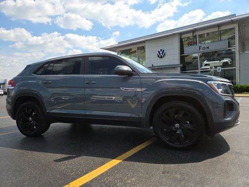Used 2024 Volkswagen Atlas Cross Sport SE AWD/4WD image 1
