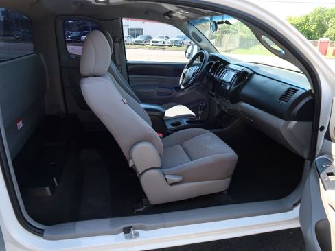 Used 2015 Toyota Tacoma 2WD Access Cab image 9