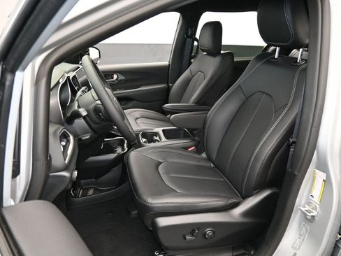 New 2026 Chrysler Voyager LX image 26