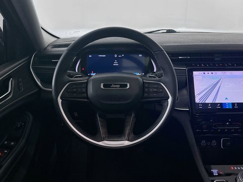 Used 2023 Jeep Grand Cherokee Limited image 17