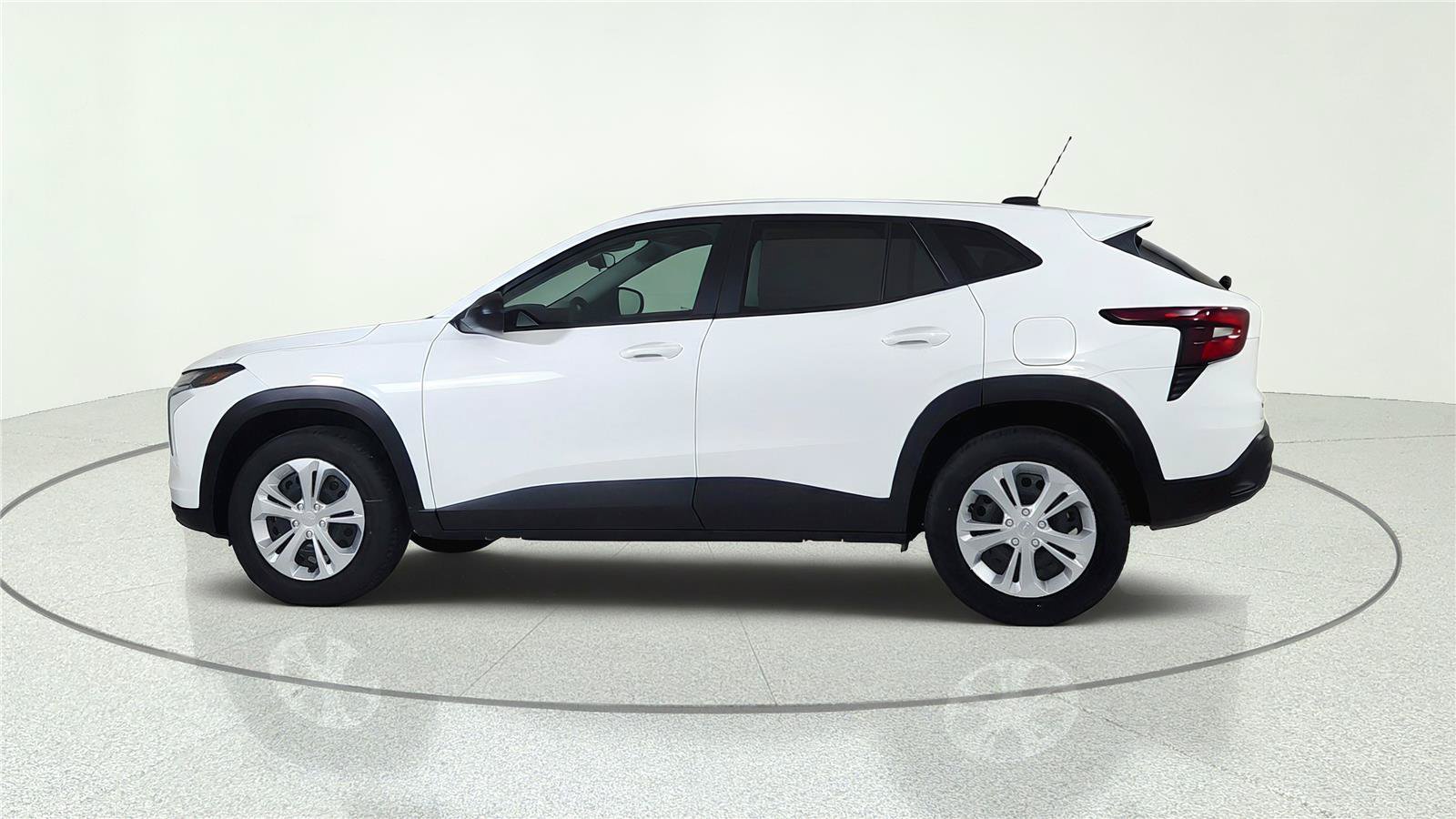 Used 2026 Chevrolet Trax LS FWD image 4