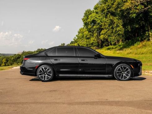 Used 2023 BMW 760i xDrive w/ Executive Package AWD/4WD image 12